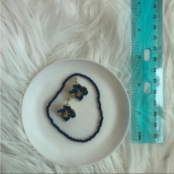 Marble blue flower large stud earrings + bead bracelet - Picture 3 of 5